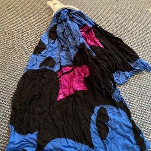 NWOT Disney Parks Minnie Mouse scarf. 100% Rayon. Sequins. Fast shipping.